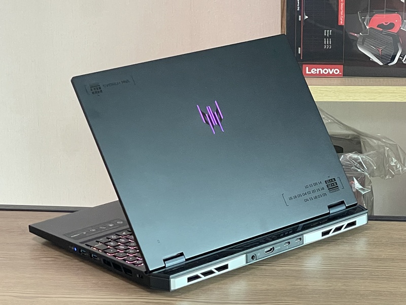 Acer Predator Helios 16 PHN16