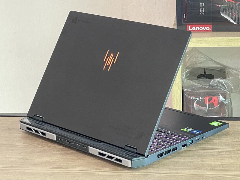 Acer Predator Helios 16 PHN16