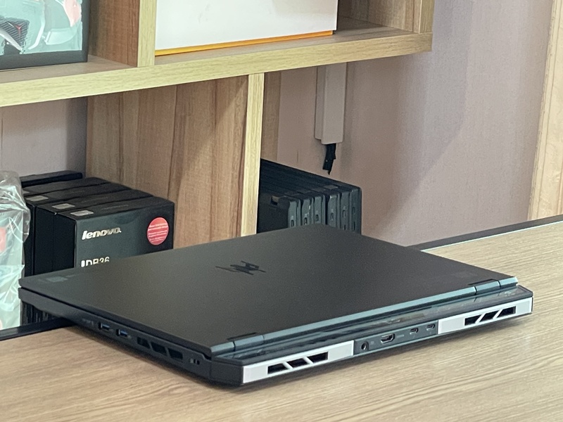 Acer Predator Helios 16 PHN16