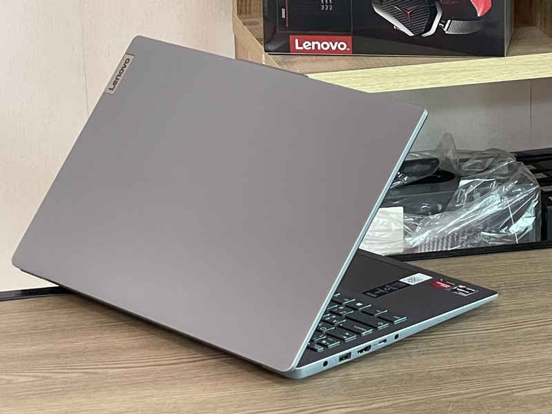 Lenovo IdeaPad Slim 3 15ABR8