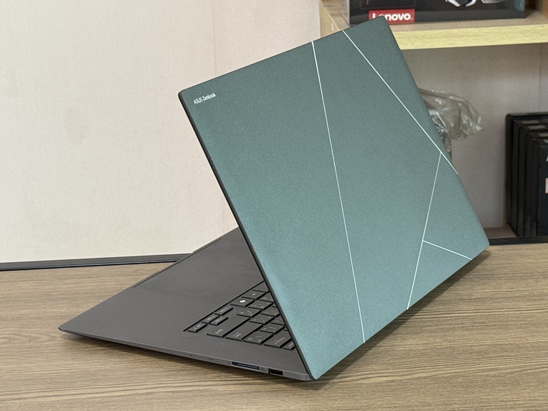 Asus Zenbook S16 UM5606KA-RK741WA