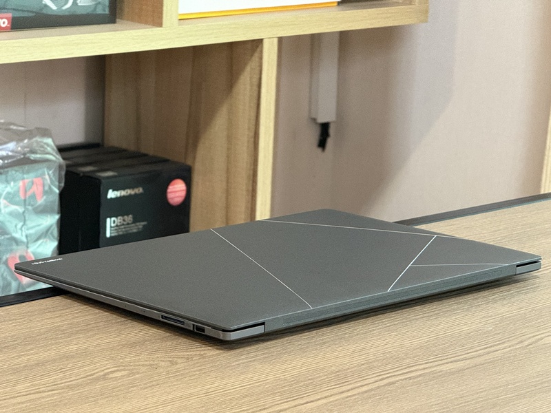 Asus Zenbook S16 UM5606KA-RK741WA