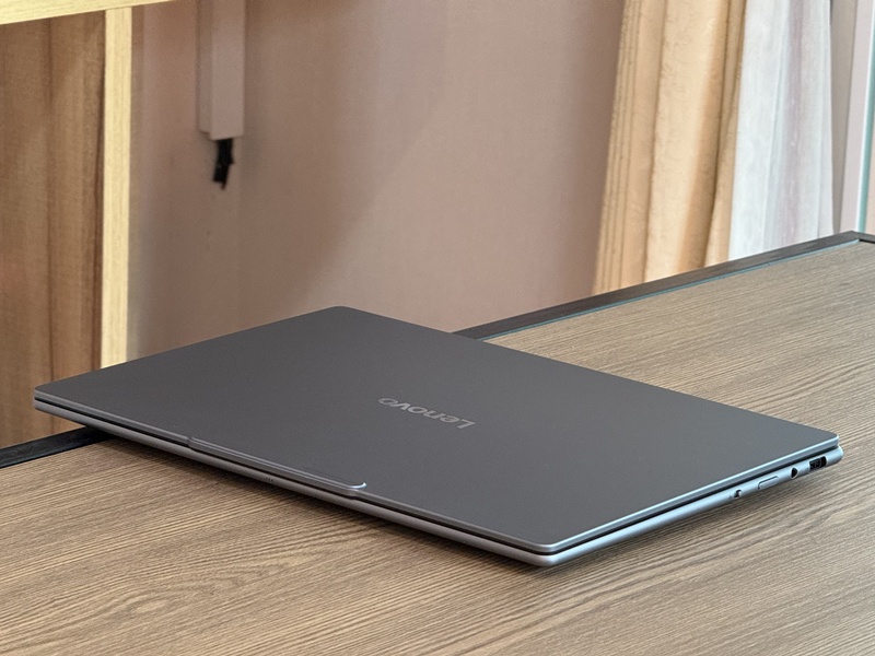 Lenovo Yoga Slim 7i Aura Edition Gen 10