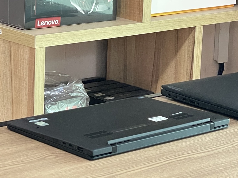 Lenovo Thinkpad X1 Carbon Gen 12