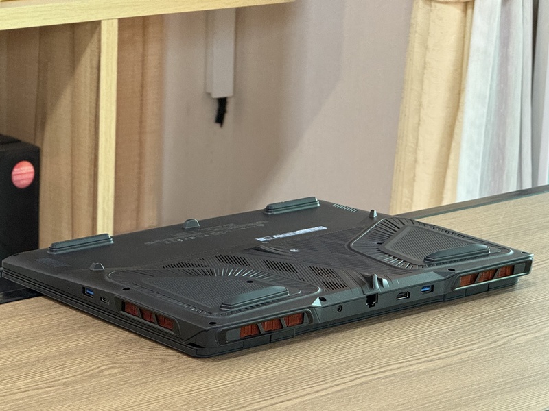 MSI Crosshair 16 HX AI D2XWGKG-022TH