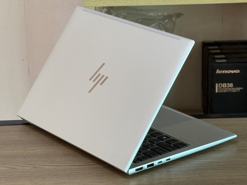 HP Elitebook 830 G9