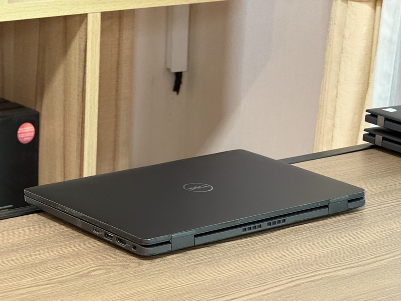DELL Latitude 7330
