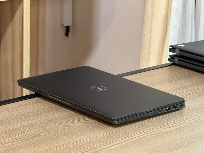 DELL Latitude 7330
