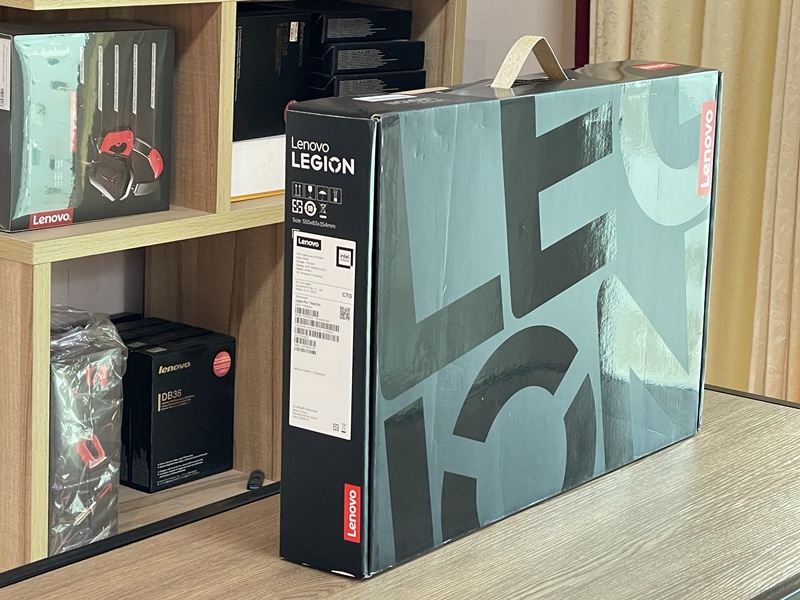 LENOVO LEGION PRO 7 16IAX10H