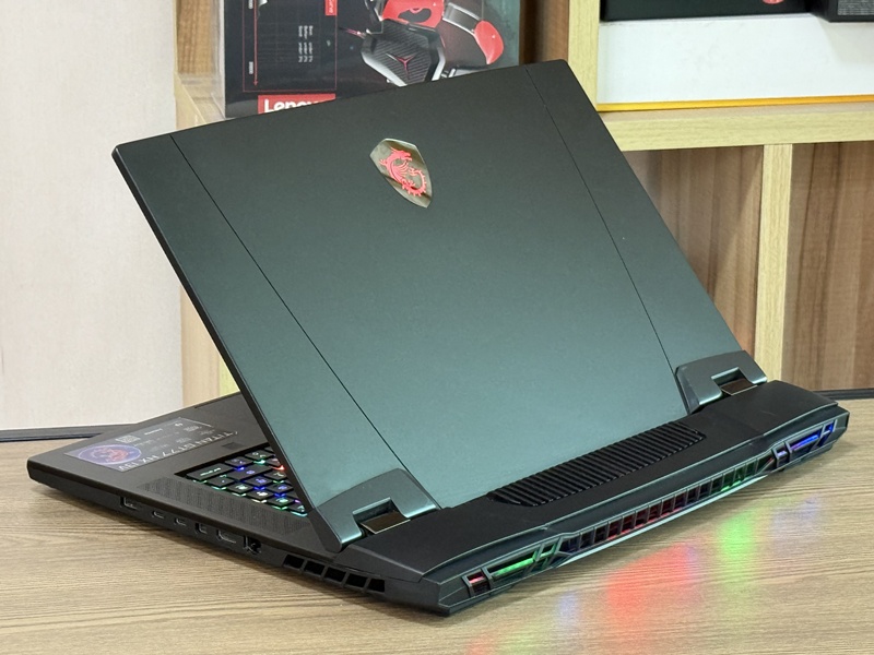 MSI GT77HX Titan 13VI-001TH