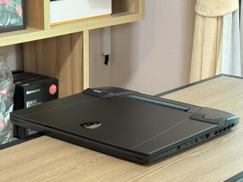 MSI GT77HX Titan 13VI-001TH