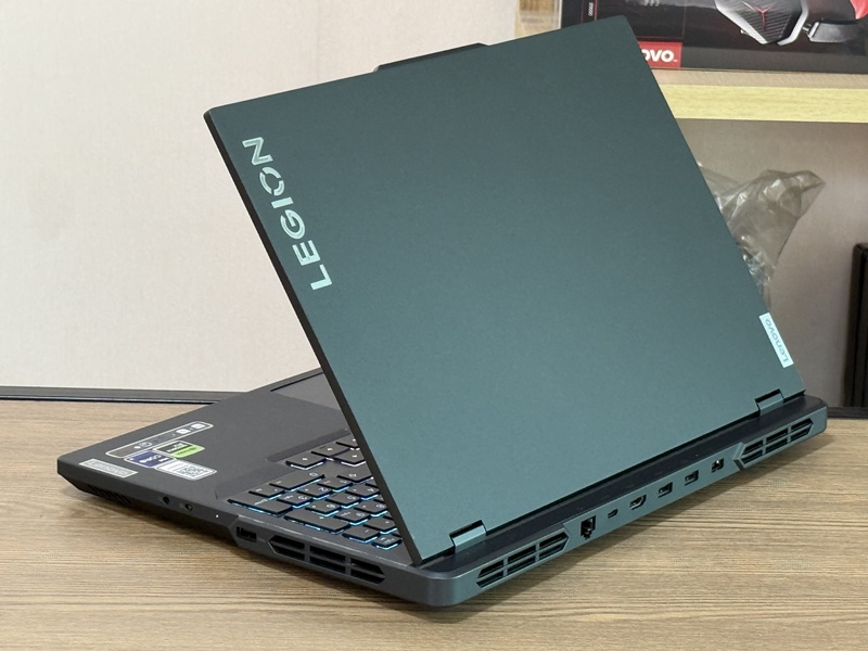 Lenovo Legion Pro 5 16IRX8