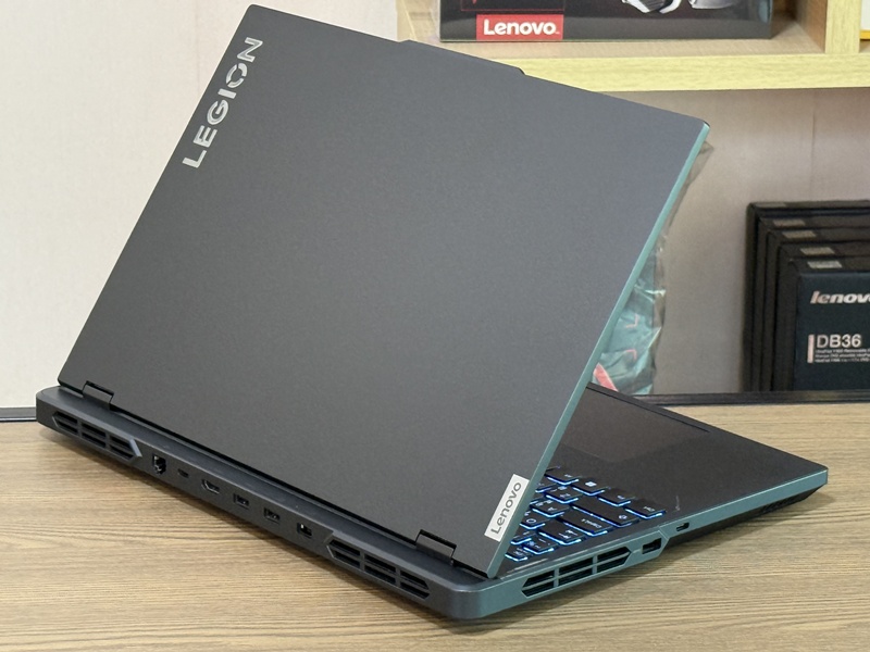 Lenovo Legion Pro 5 16IRX8