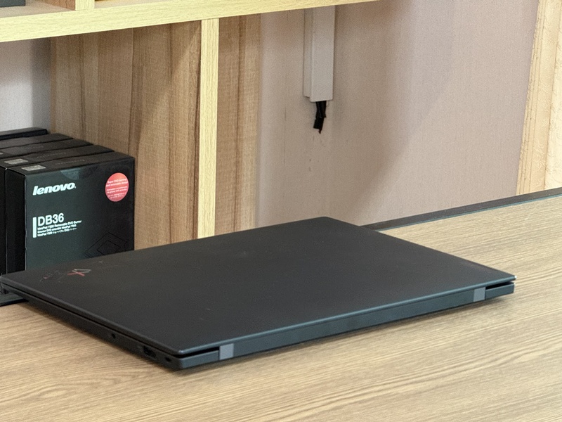 Lenovo Thinkpad X1 Carbon Gen 9