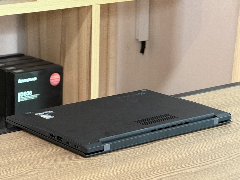 Lenovo Thinkpad X1 Carbon Gen 9