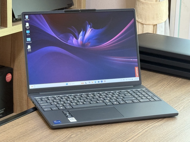 Lenovo IdeaPad Slim 3 15IRH10