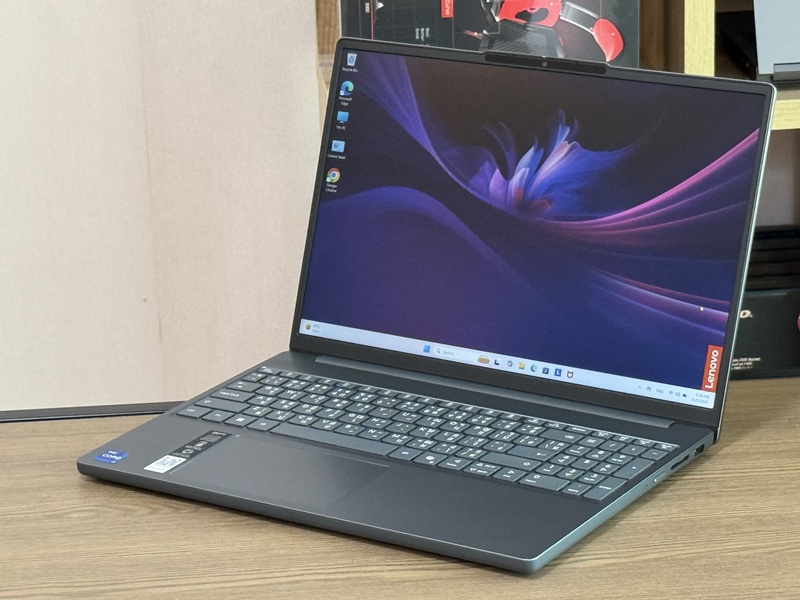 Lenovo IdeaPad Slim 3 15IRH10