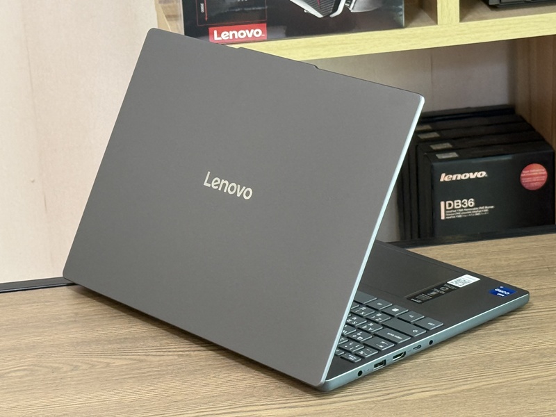 Lenovo IdeaPad Slim 3 15IRH10