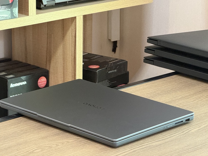 Lenovo IdeaPad Slim 3 15IRH10