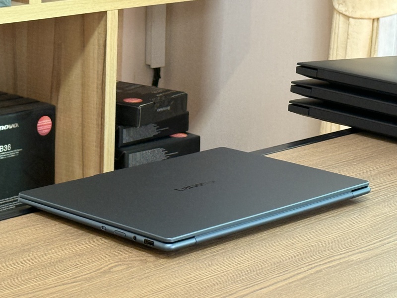 Lenovo Yoga Slim 7 14AKP10