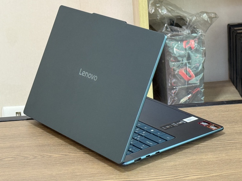 Lenovo Yoga Pro 7 14AKP10