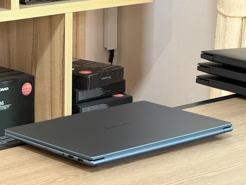 Lenovo Yoga Pro 7 14AKP10