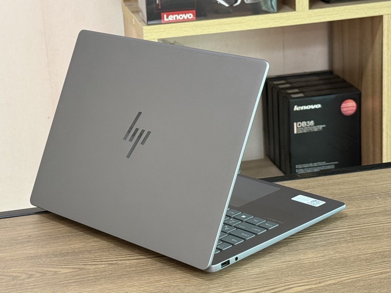 HP OmniBook 7 AI 14-fr0061TU Silver
