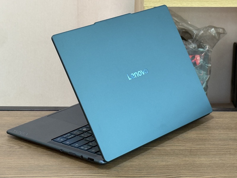 Lenovo Yoga Slim 7 14AKP10-83JY0036TA