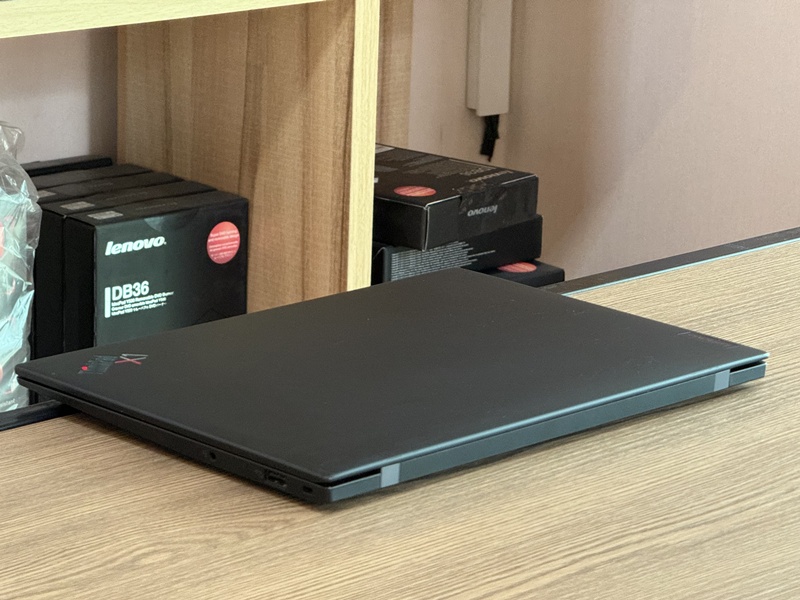 Lenovo Thinkpad X1 Carbon Gen 9