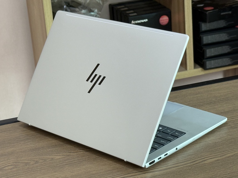 HP EliteBook 8 G1i (14-inch)