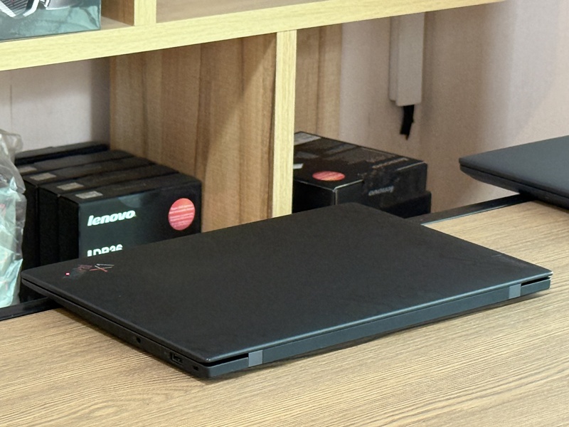 Lenovo Thinkpad X1 Carbon Gen 9