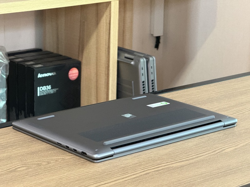 Lenovo Yoga Slim 7i 14ILL10-83JX001GTA