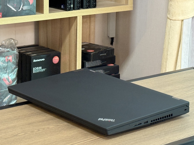 Lenovo ThinkPad P17 G2