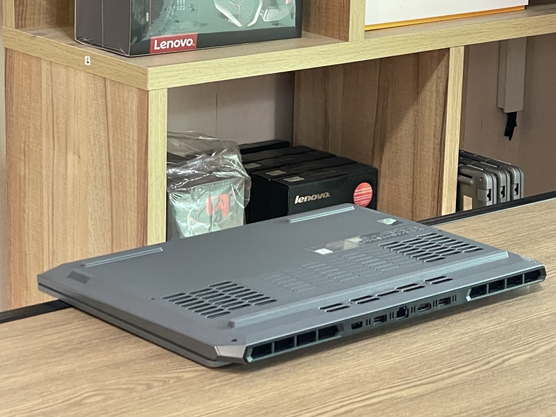 Lenovo LOQ 15IRX9