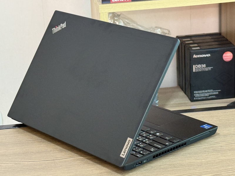 Lenovo Thinkpad P15v G3