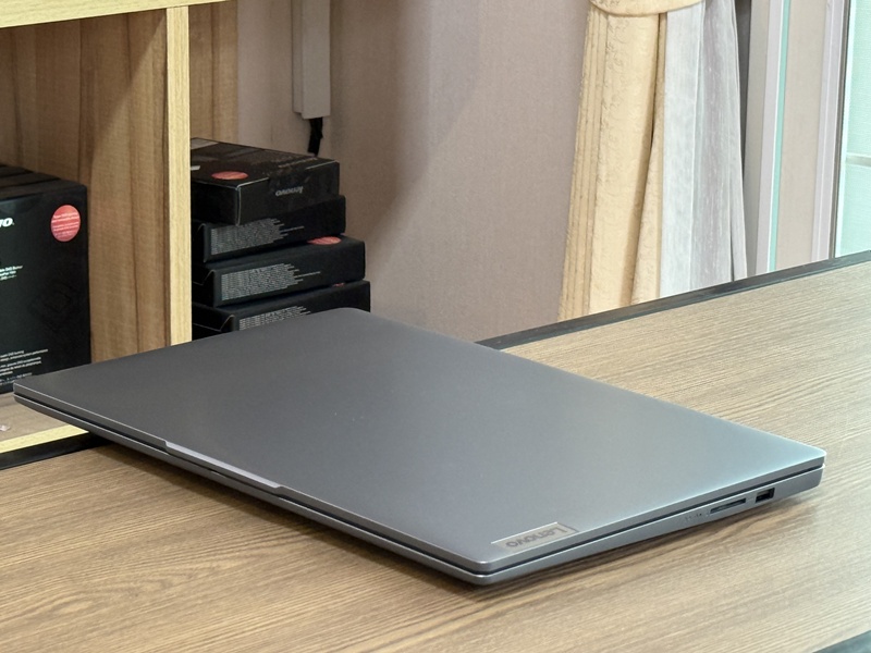 Lenovo IdeaPad Slim 3 15AMN8