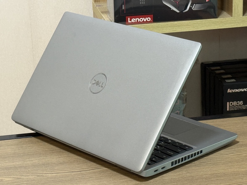 Dell Precision 3561