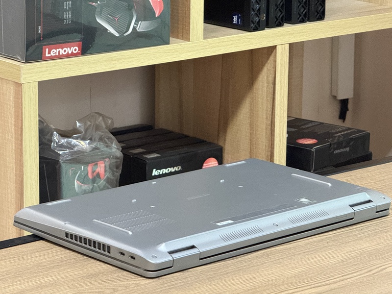 Dell Precision 3561