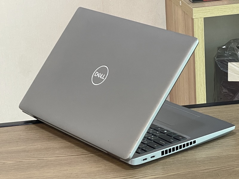 Dell Precision 3561