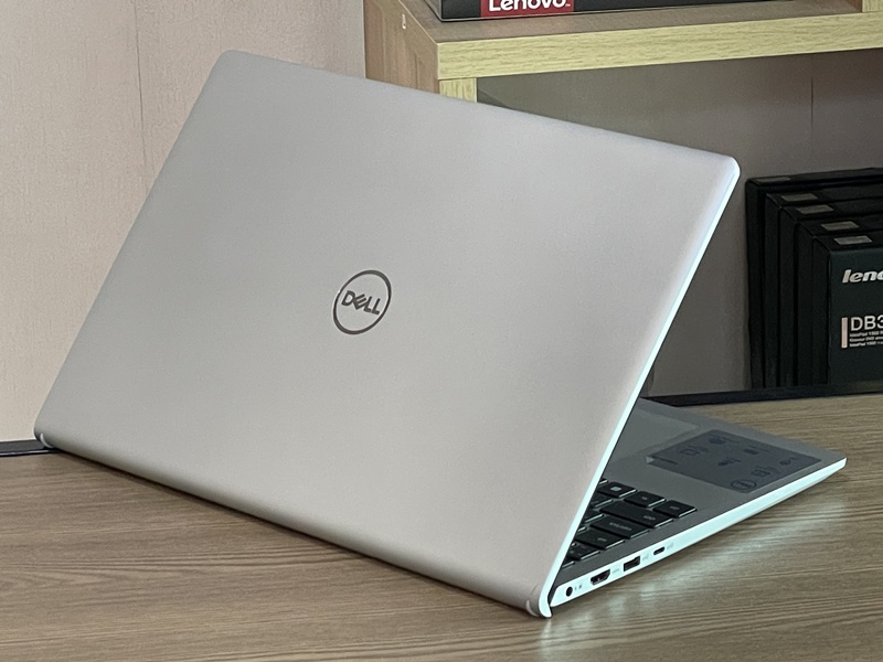 DELL Inspiron 3530-