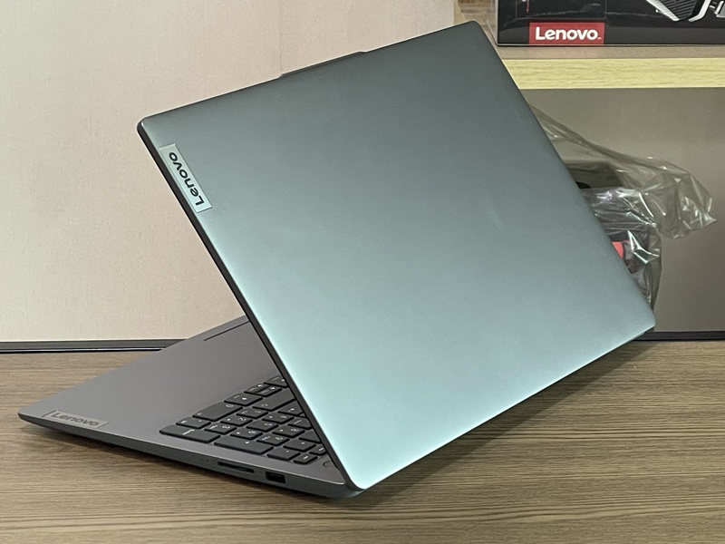 Lenovo IdeaPad Slim 3 15AMN8